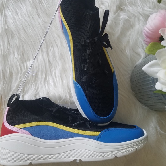 Women's Athletic Sneakers - Picture 4 of 4